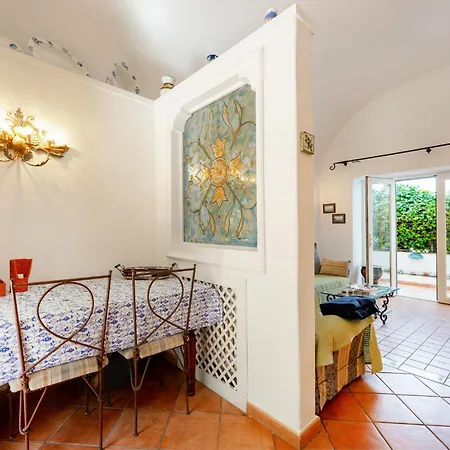 Nella Curva Della Funicolare, * Capri
