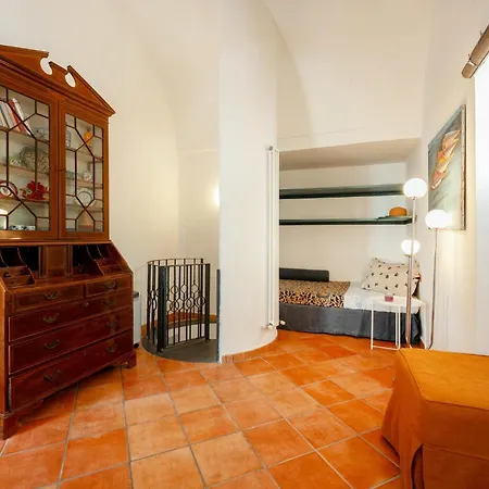 Nella Curva Della Funicolare, * 卡普里