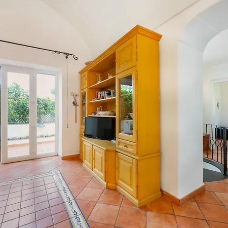 Nella Curva Della Funicolare, 卡普里