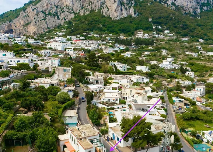 Nella Curva Della Funicolare, Apartament