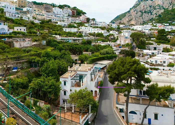 Nella Curva Della Funicolare, Apartament Capri