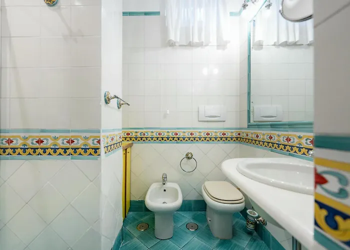 Nella Curva Della Funicolare, Apartament