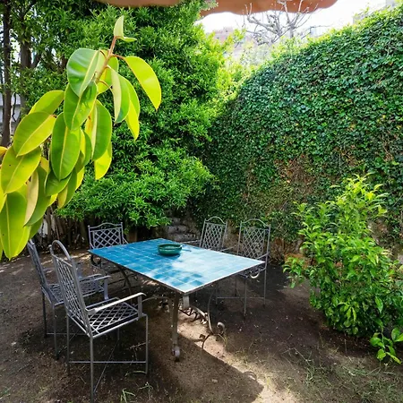 Nella Curva Della Funicolare, Διαμέρισμα