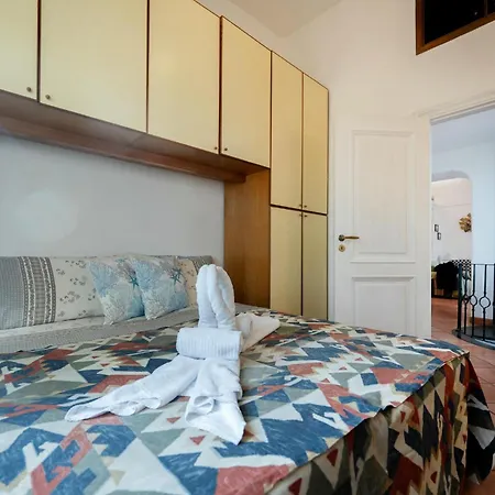 Nella Curva Della Funicolare, * Κάπρι